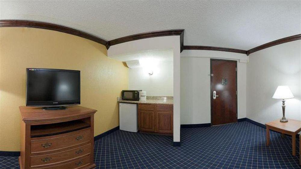 Holiday Inn Express & Suites Nashville-I-40 & I-24 Εξωτερικό φωτογραφία