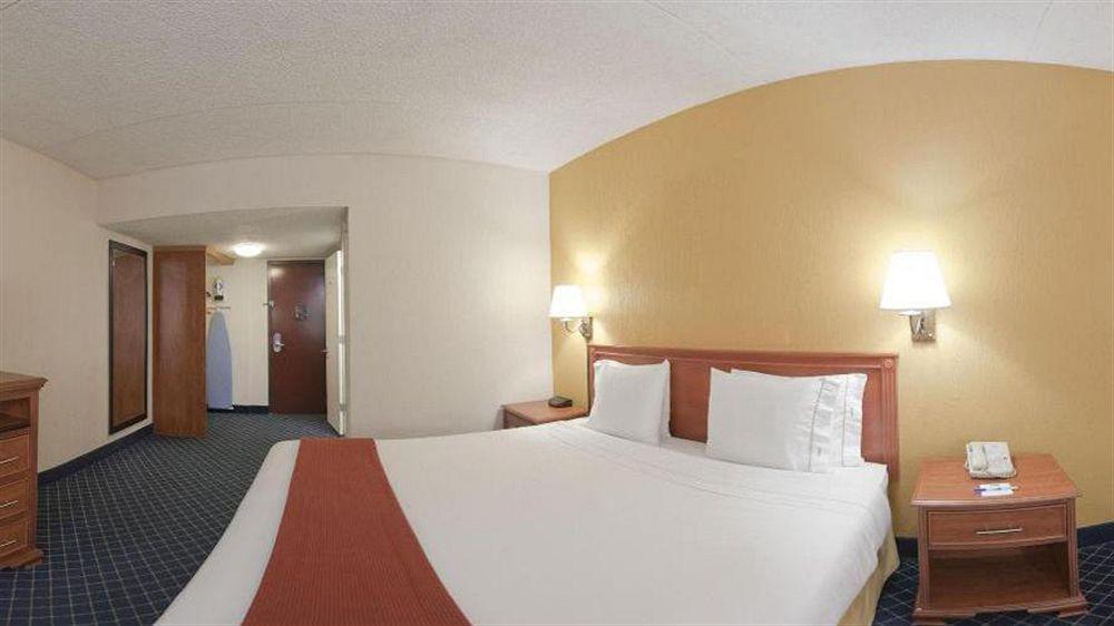 Holiday Inn Express & Suites Nashville-I-40 & I-24 Εξωτερικό φωτογραφία