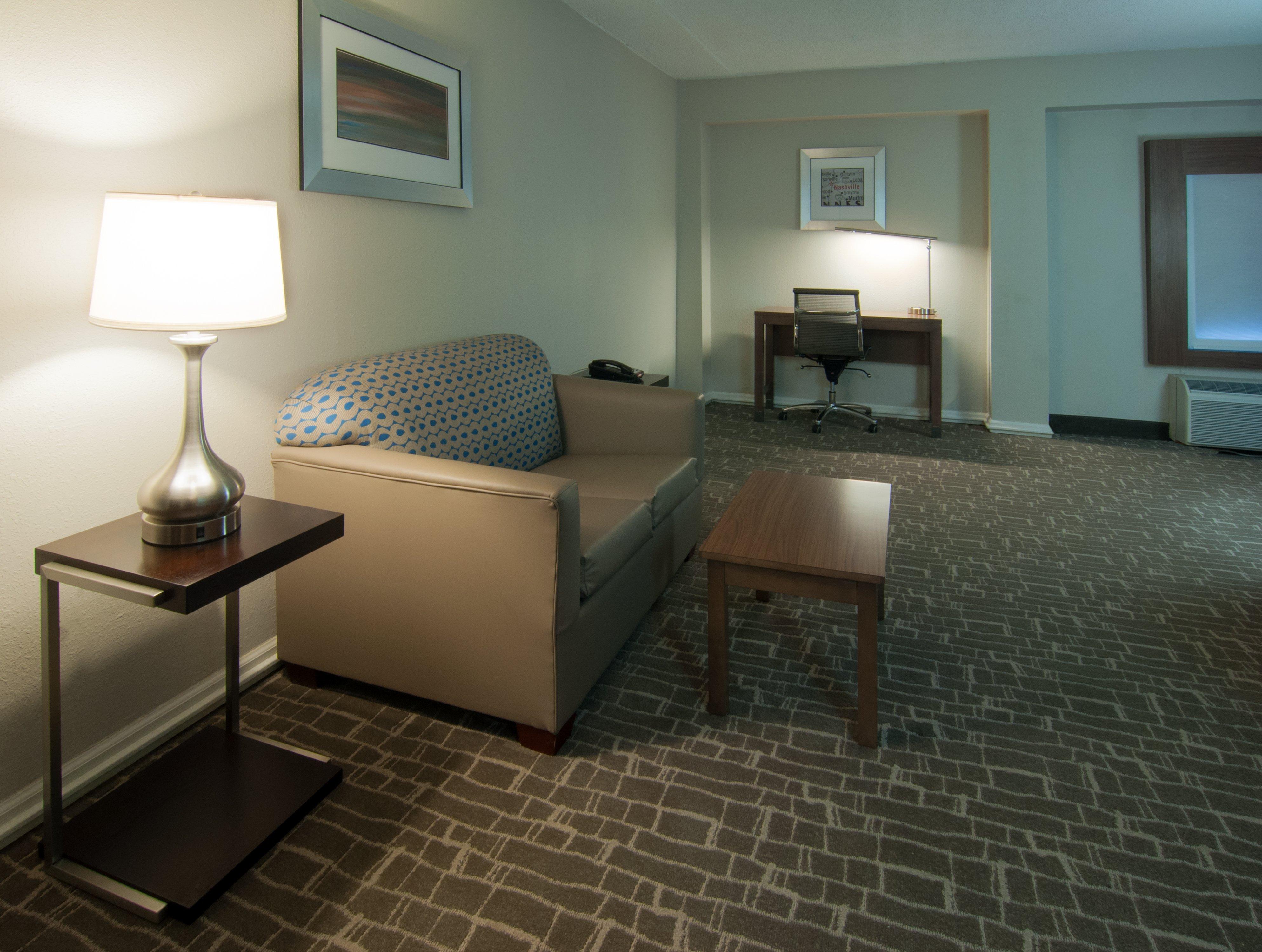 Holiday Inn Express & Suites Nashville-I-40 & I-24 Εξωτερικό φωτογραφία