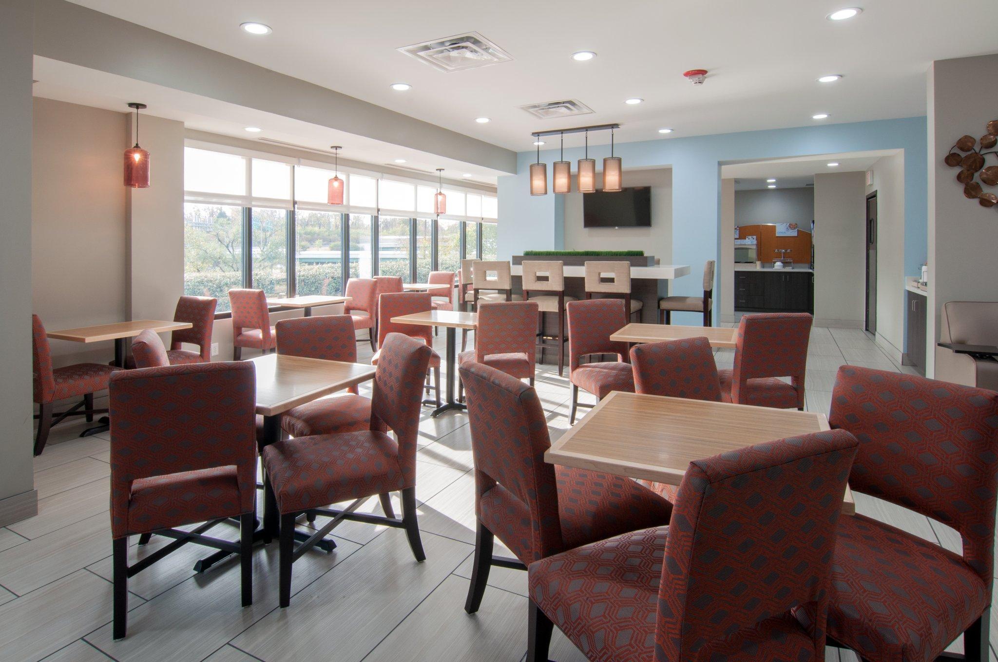 Holiday Inn Express & Suites Nashville-I-40 & I-24 Εξωτερικό φωτογραφία