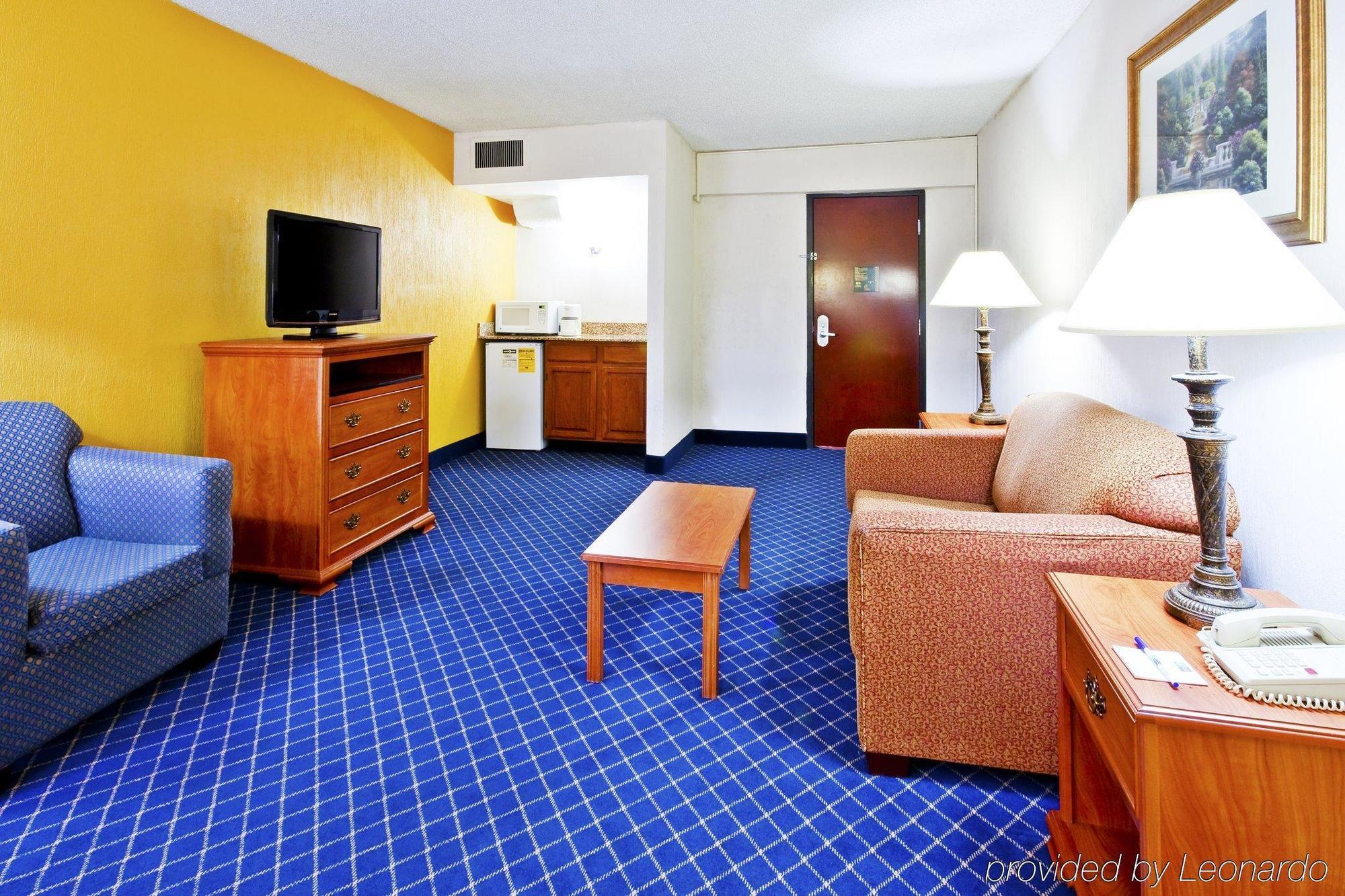 Holiday Inn Express & Suites Nashville-I-40 & I-24 Δωμάτιο φωτογραφία