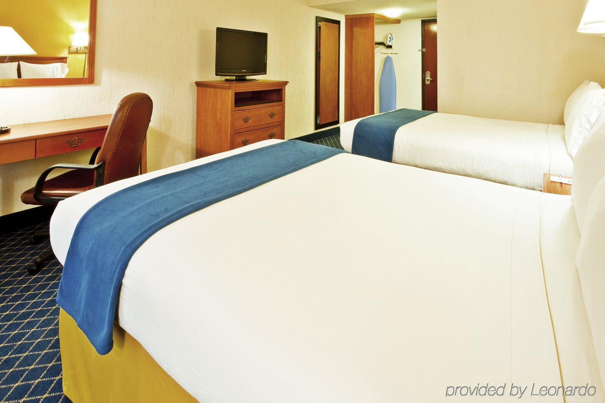 Holiday Inn Express & Suites Nashville-I-40 & I-24 Εξωτερικό φωτογραφία