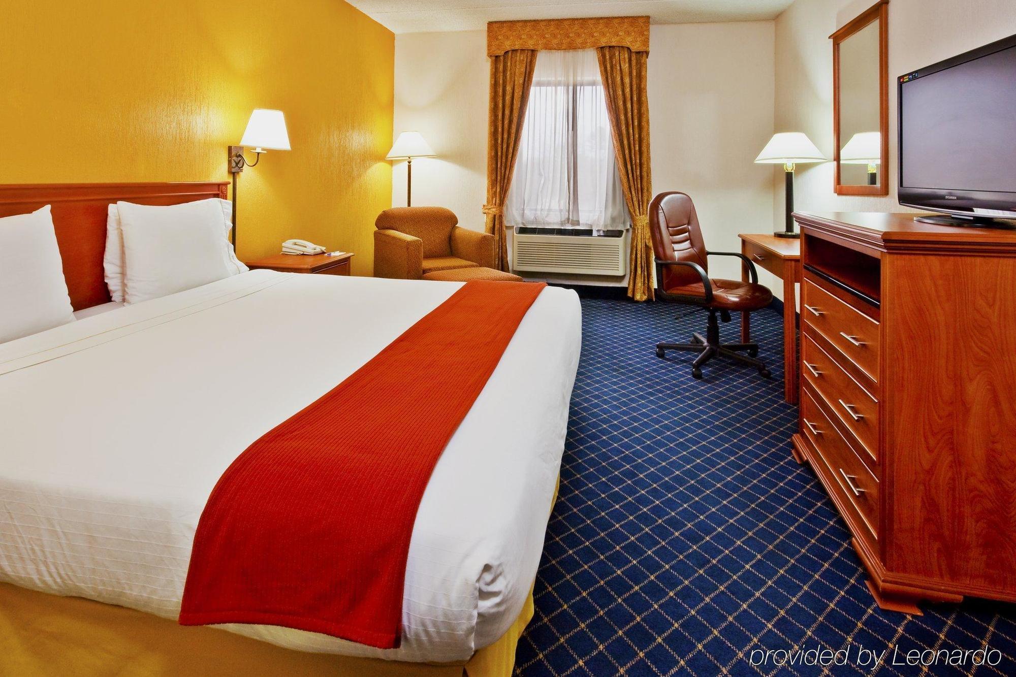 Holiday Inn Express & Suites Nashville-I-40 & I-24 Εξωτερικό φωτογραφία