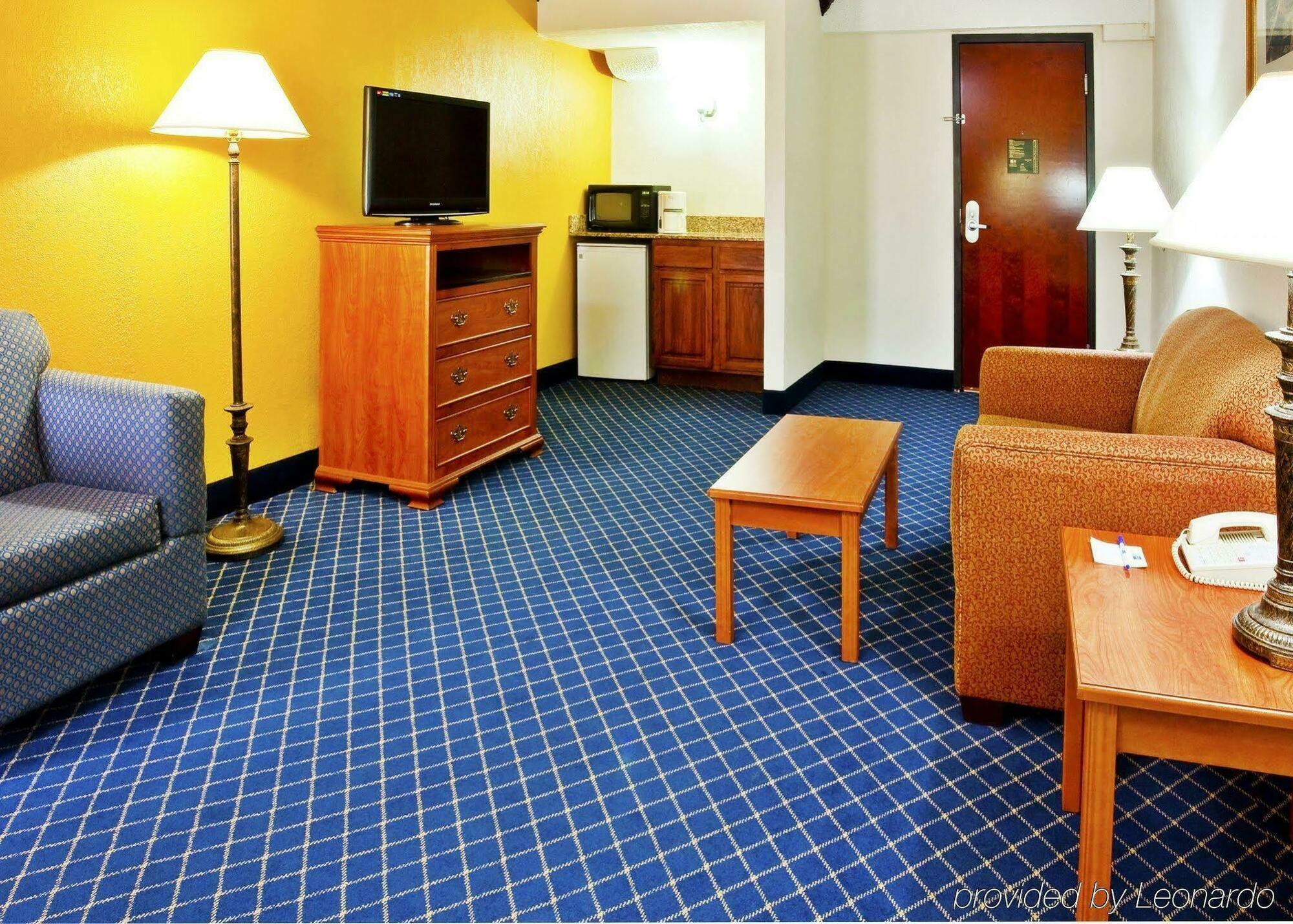 Holiday Inn Express & Suites Nashville-I-40 & I-24 Εξωτερικό φωτογραφία