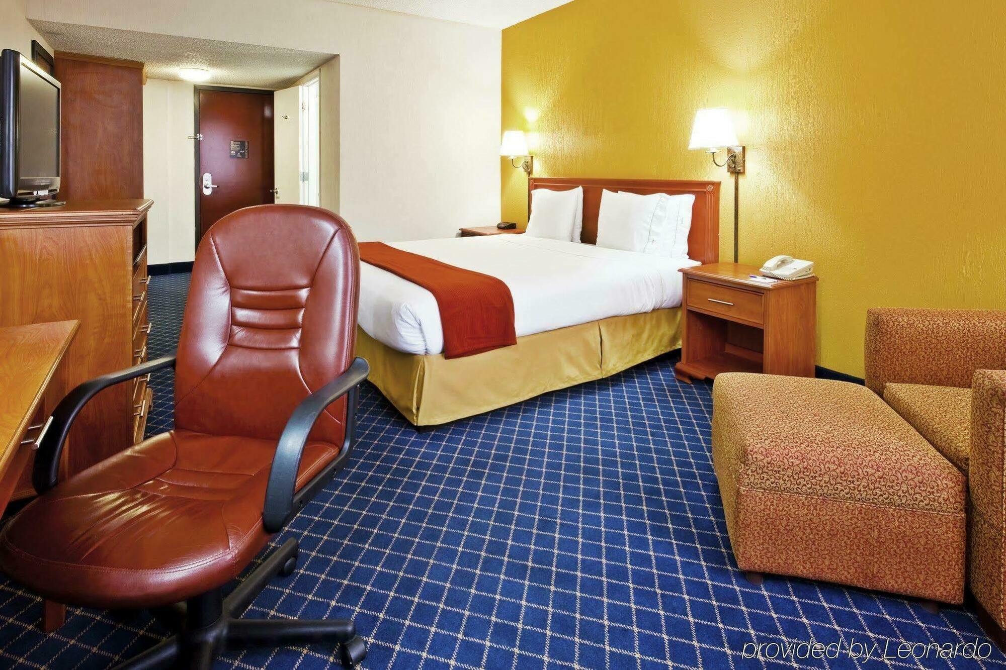 Holiday Inn Express & Suites Nashville-I-40 & I-24 Εξωτερικό φωτογραφία